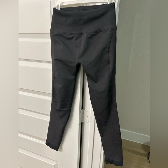 lululemon athletica Charcoal textured Leggings - Picture 2 of 7